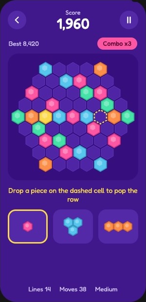 A round in progress on the hex board, with a combo of three